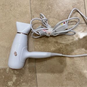 T3 Blow Dryer